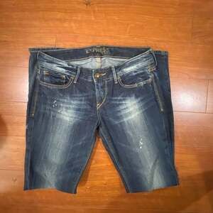 Size : 4R
Express Jeans Women's Distressed Dark Wash Denim Jeans